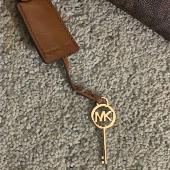 Micheal Kors Purse With Lock & Key - Picture 3 of 3